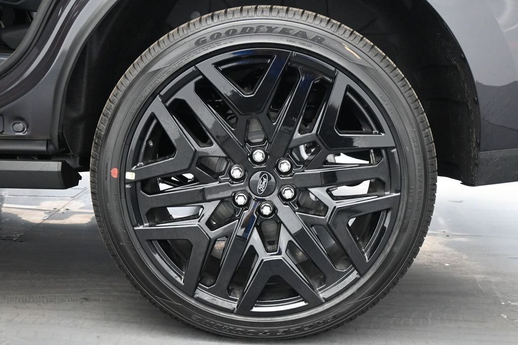 New 2026 Dark Matter Gray Metallic Ford Platinum image 24