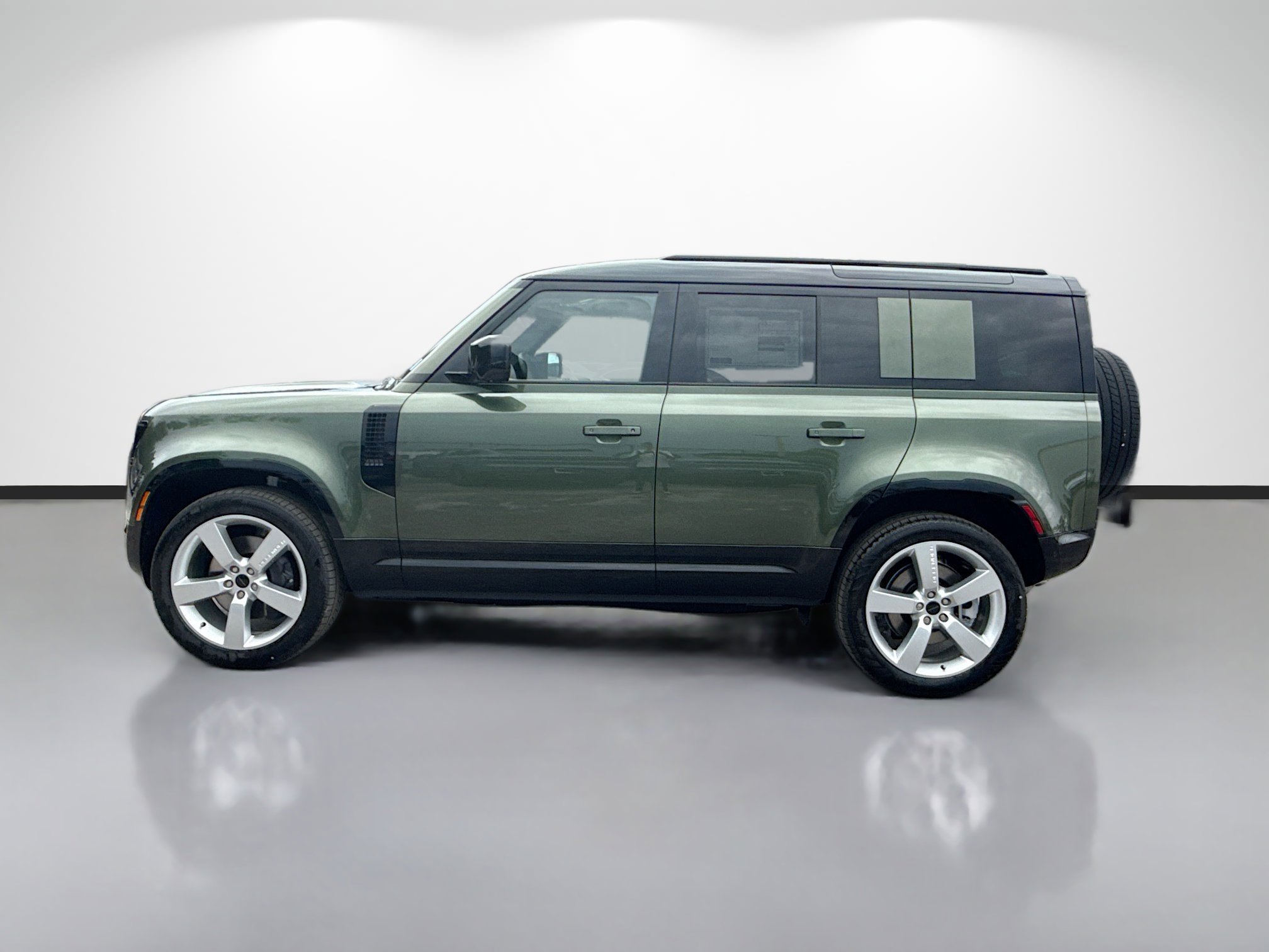 New 2026 Woolstone Green LAND ROVER X-Dynamic SE image 2