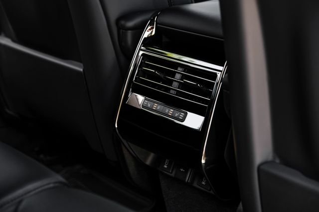New 2026  Land Rover Dynamic SE image 44
