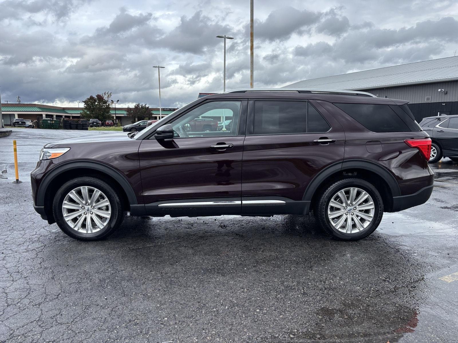 Used 2022 Jewel Red Ford Limited image 4
