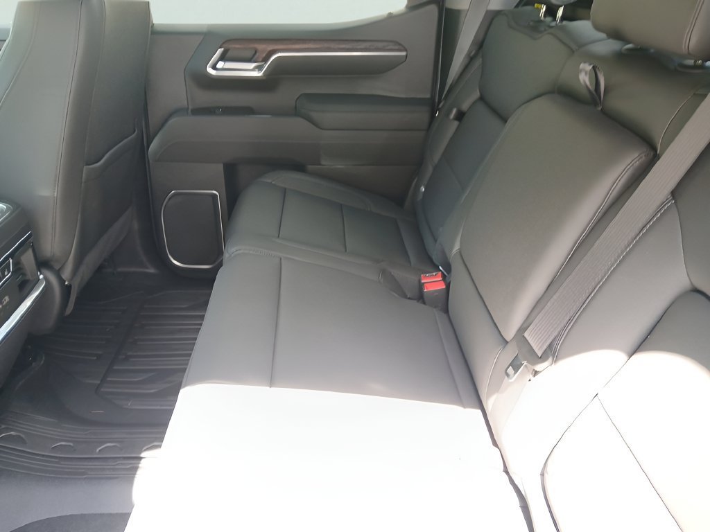 2026 GMC Sierra 1500 SLT - Photo 18