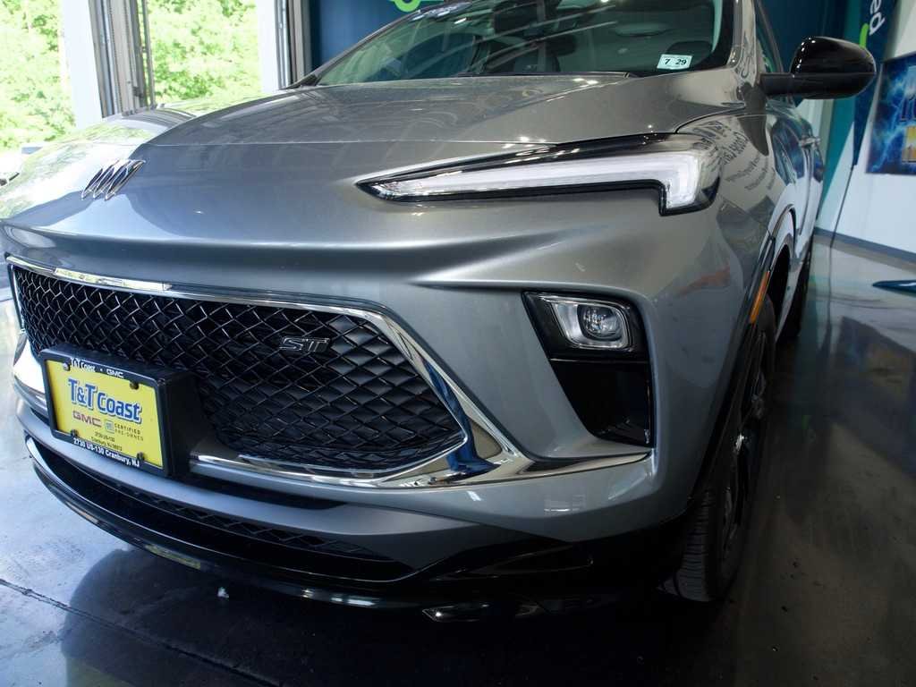 2025 Buick Encore GX Sport Touring - Photo 9