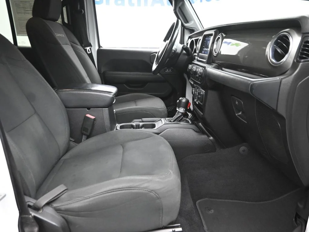 Used 2020 White Jeep Unlimited Sahara image 10