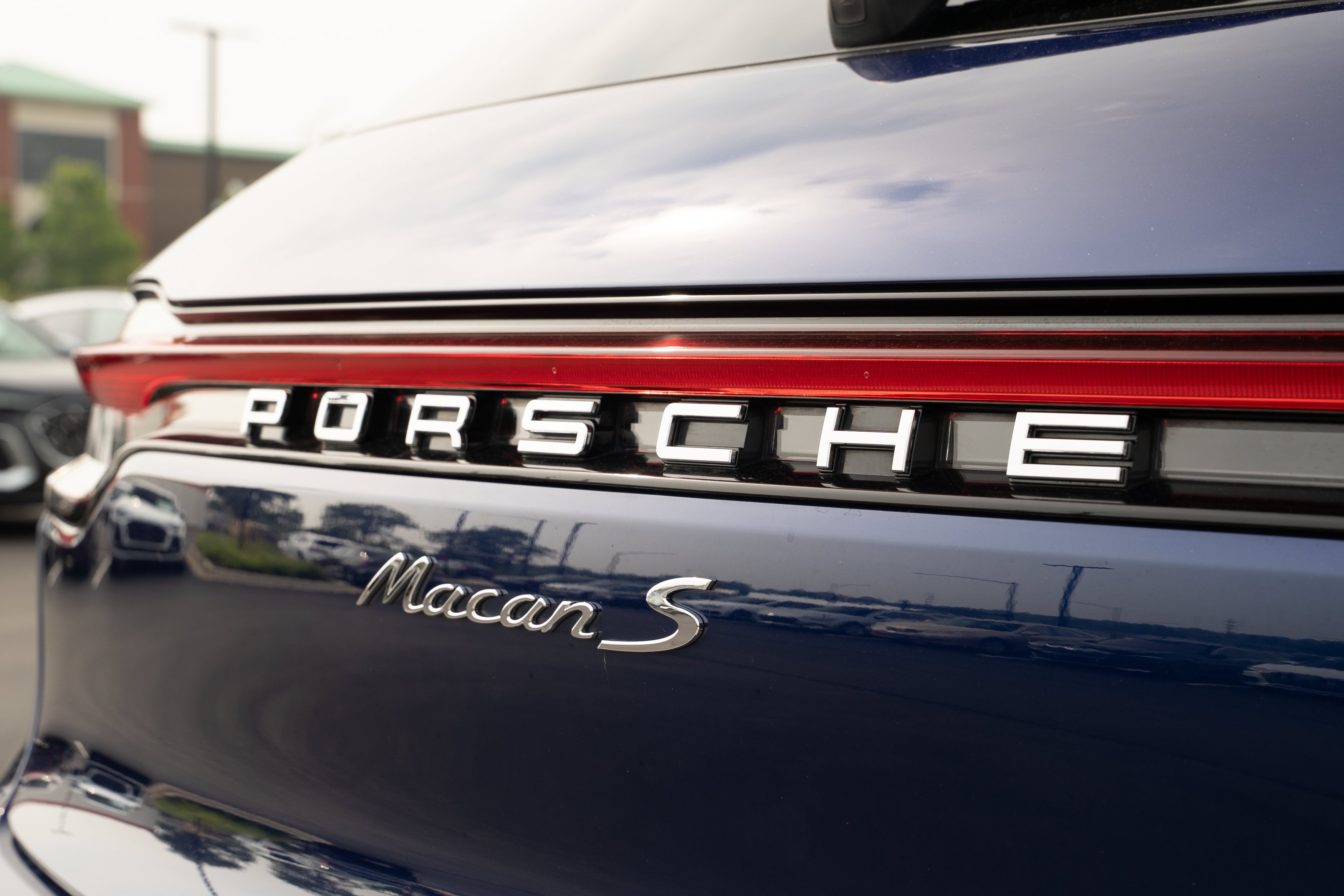 Used 2022 Night Blue Metallic Porsche S image 28