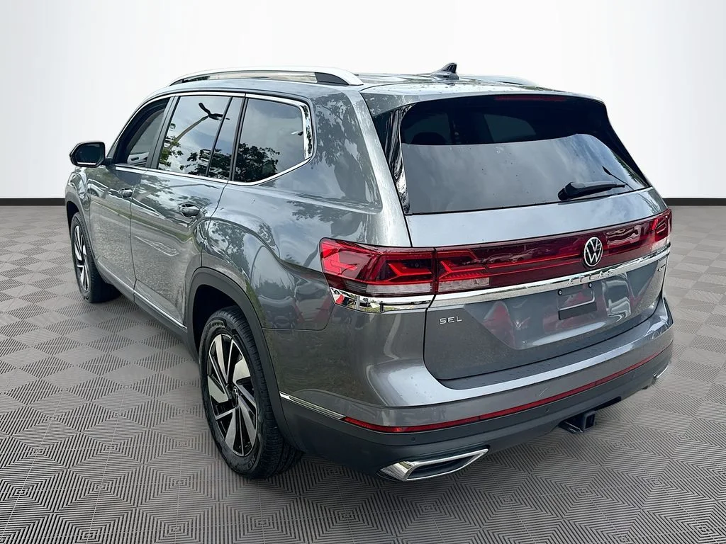 Used 2025  Volkswagen 2.0T SEL image 8