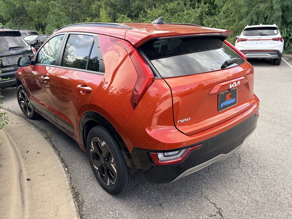 Used 2023 Fire Orange Kia Wave image 2