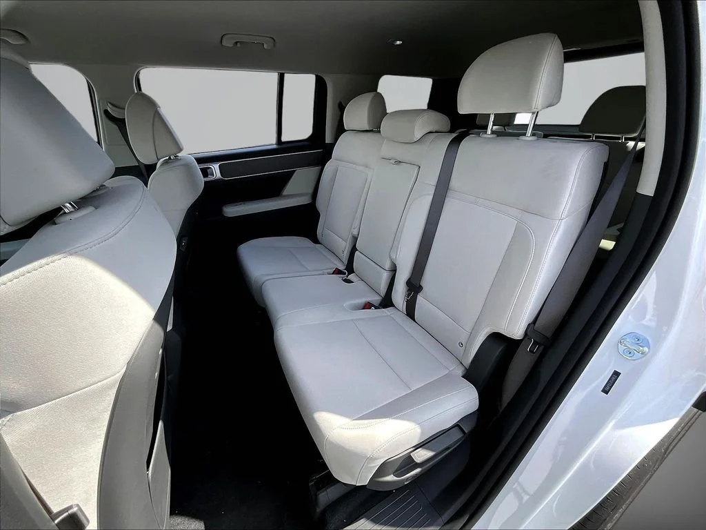 New 2026 White Hyundai SE image 27