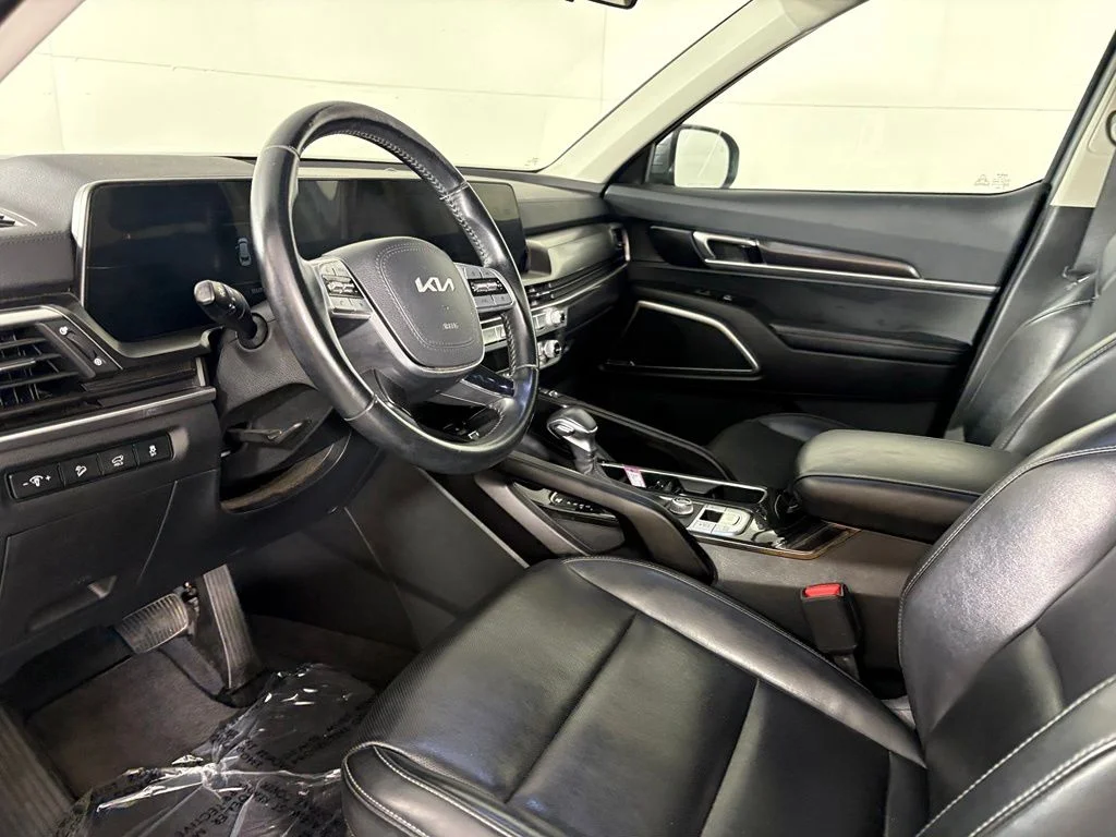 Used 2025 Silver Kia S image 23