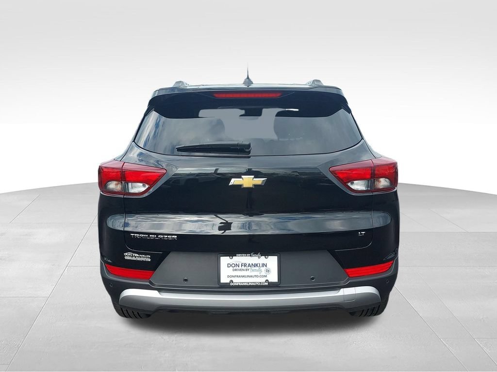 New 2026 Mosaic Black Metallic Chevrolet LT image 4
