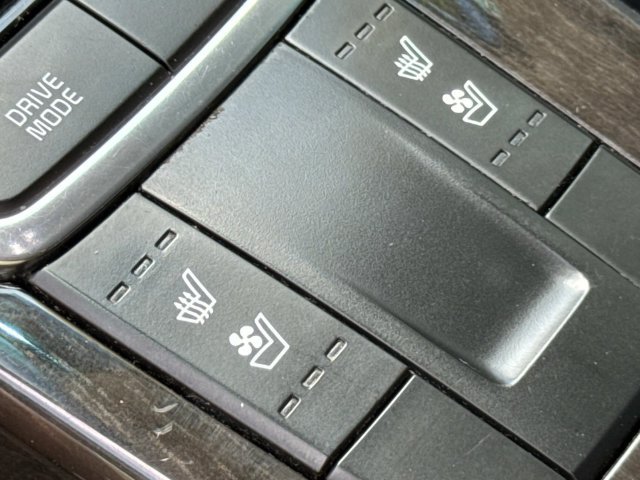 Used 2018 White Kia EX image 37