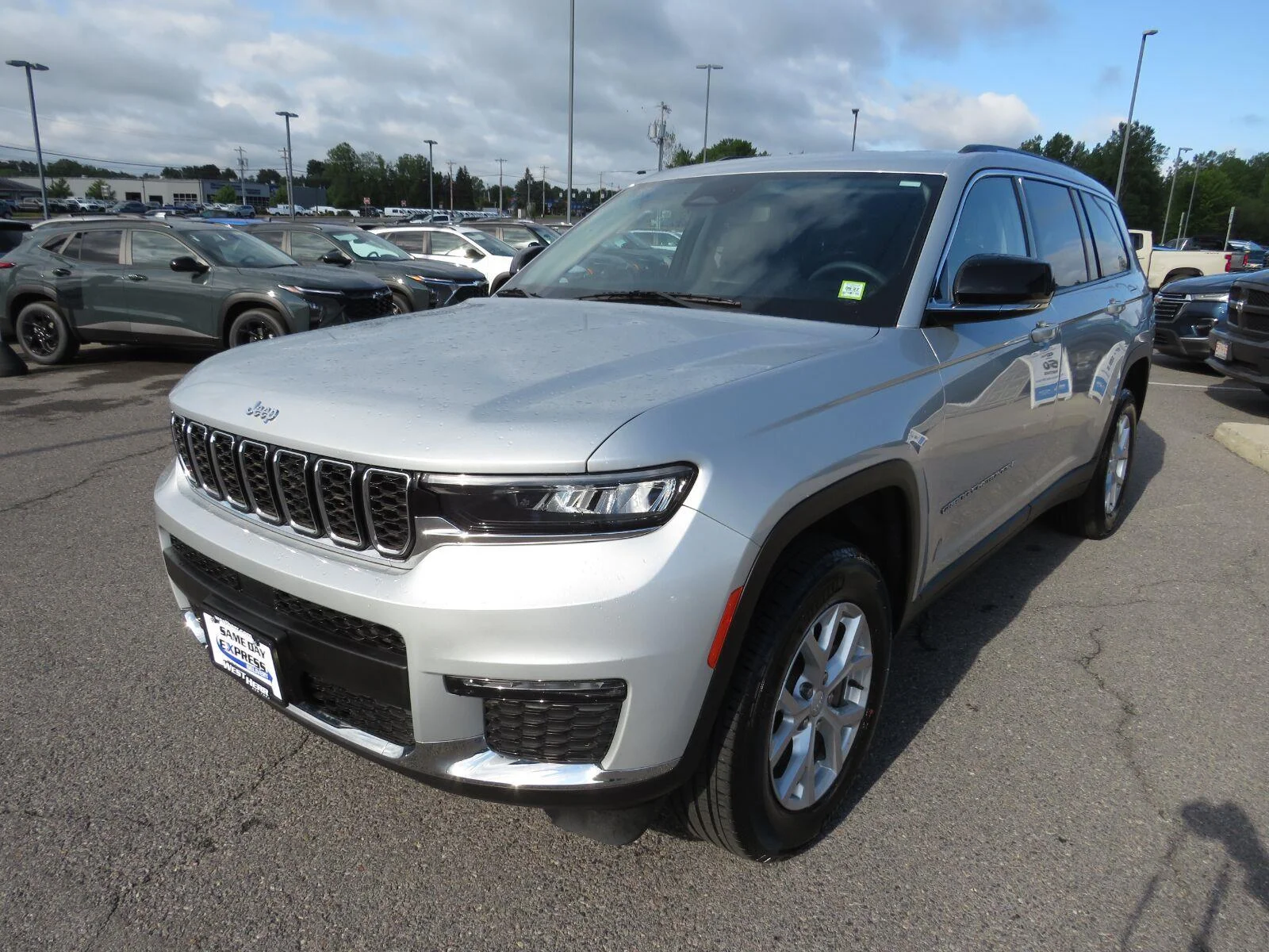 Used 2023 Silver Zynith Jeep Limited image 14