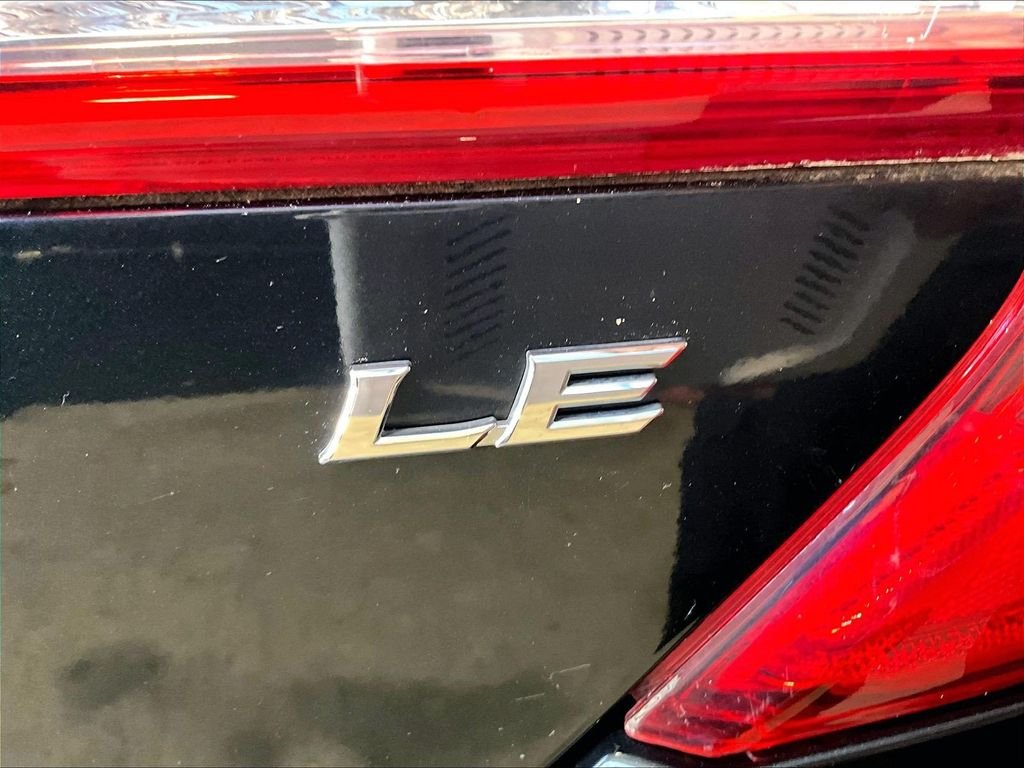 Used 2014 Gray Toyota LE image 29