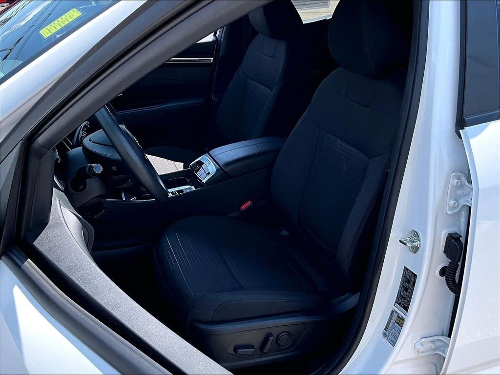 Used 2024 White Hyundai SEL image 10