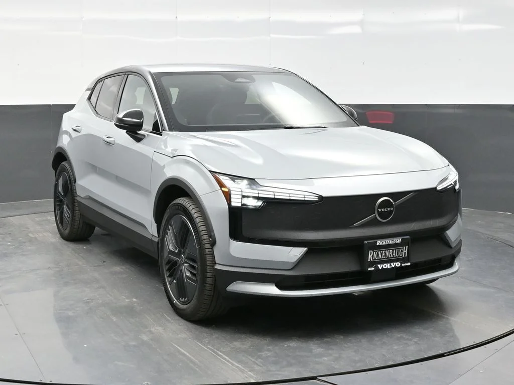 2026 Volvo EX30 Twin Motor Cross Country Ultra's photo