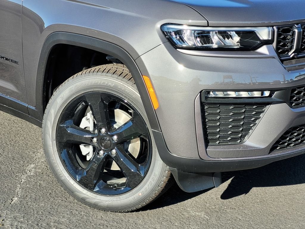 New 2026 Baltic Gray Metallic Clear-Coat Exterior Paint Jeep Limited image 5