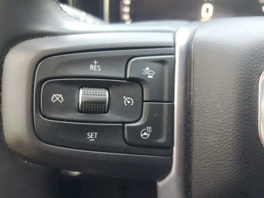 Used 2025 Summit White GMC SLT image 28