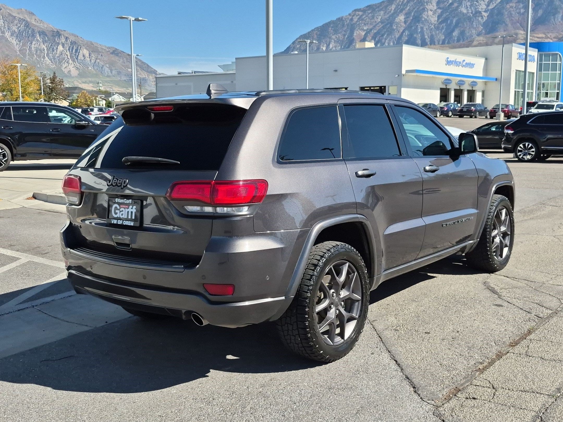 Used 2021 Granite Crystal Metallic Clearcoat Jeep 80th Anniversary image 3