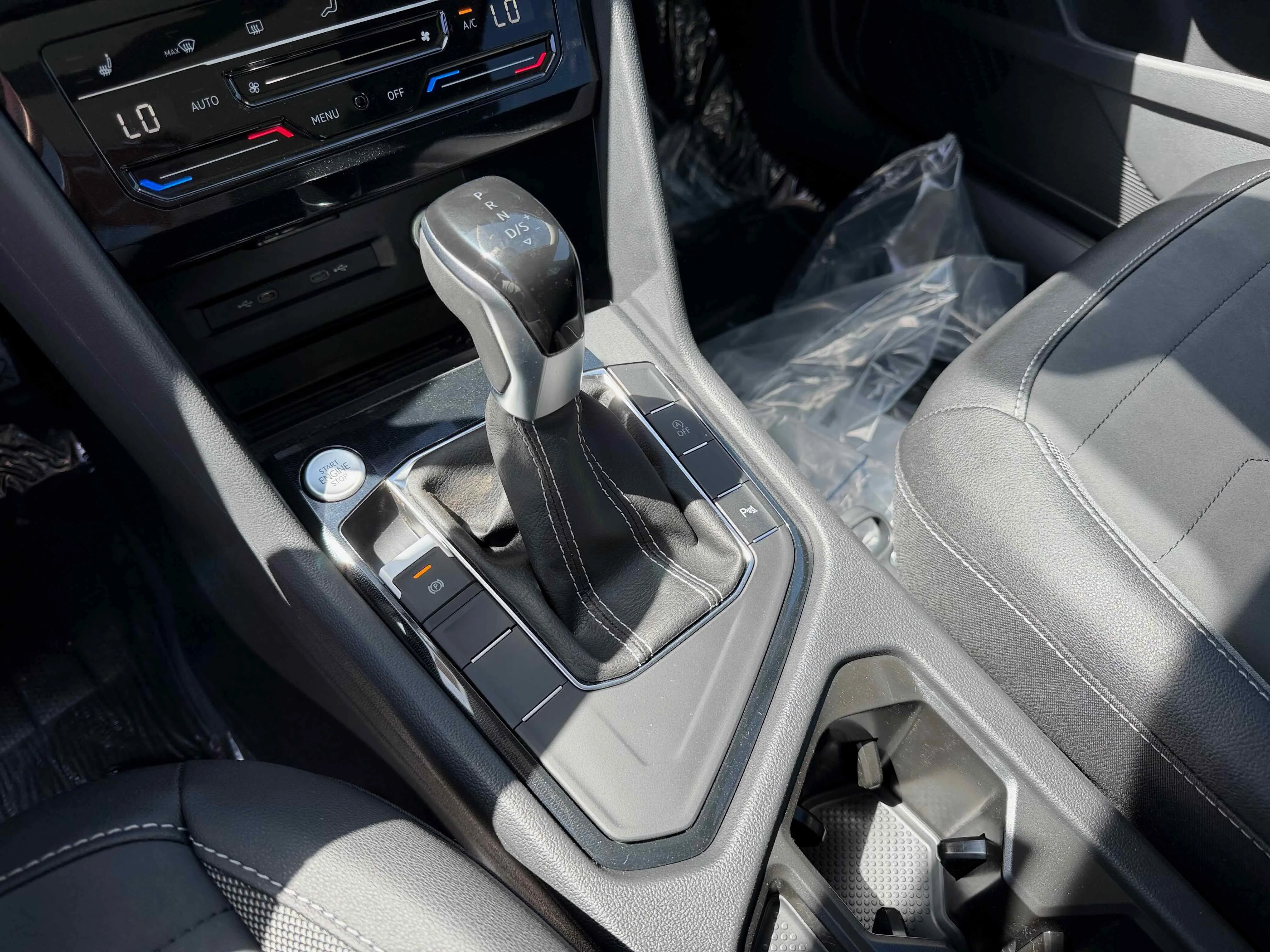 New 2026 Pure White Volkswagen SE Black image 24