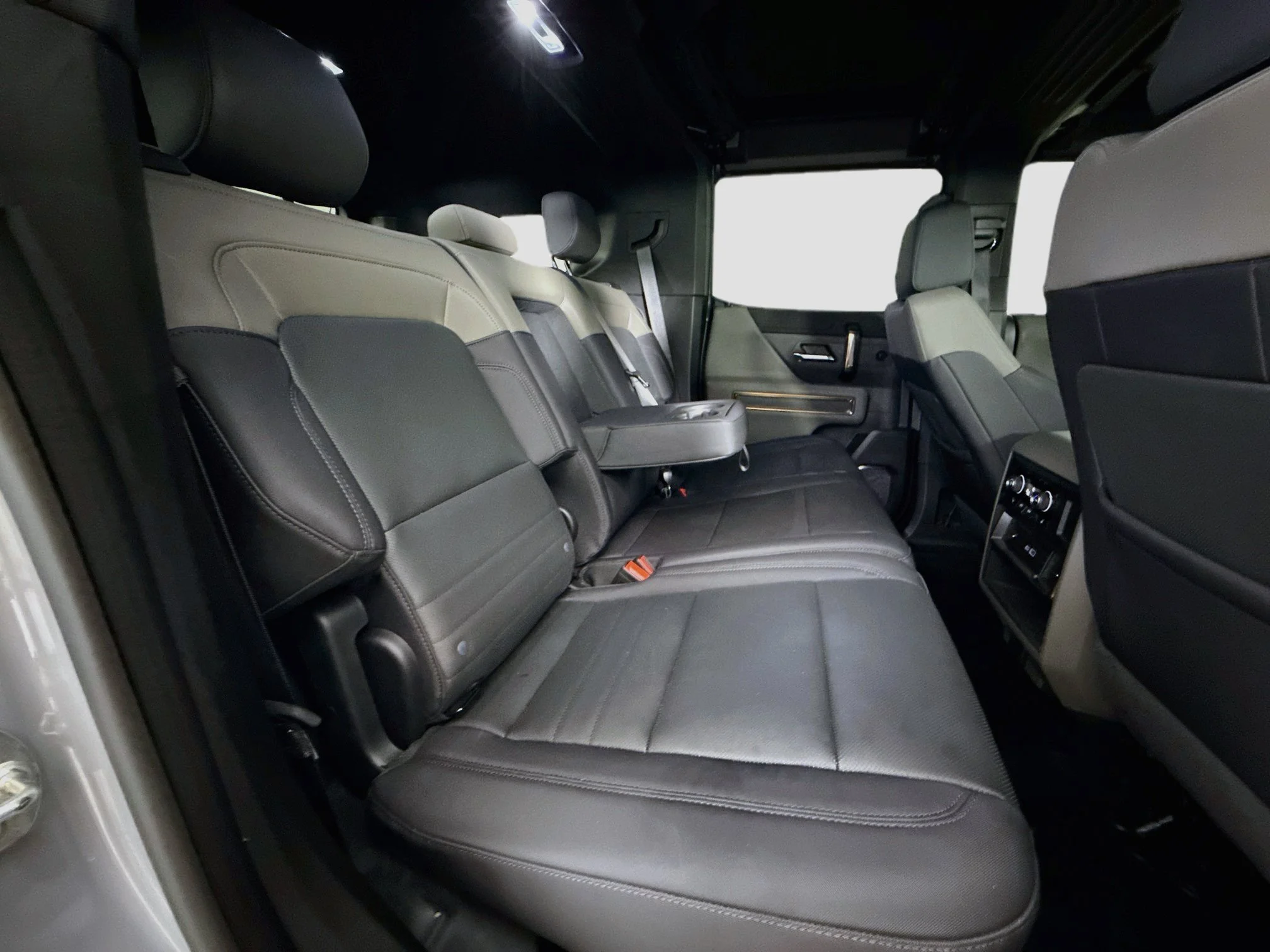 Used 2024 Meteorite Metallic (Grey) GMC 2X image 30