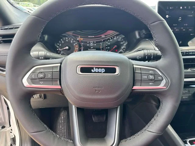 New 2026 White Jeep Latitude image 23