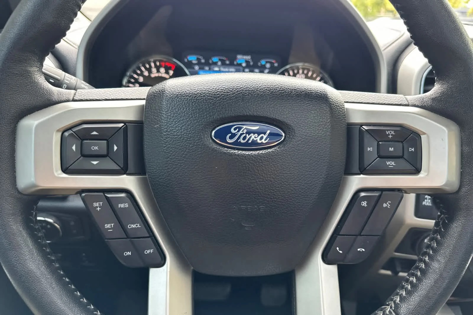 Certified Used 2019 Magnetic Metallic Ford LARIAT image 23