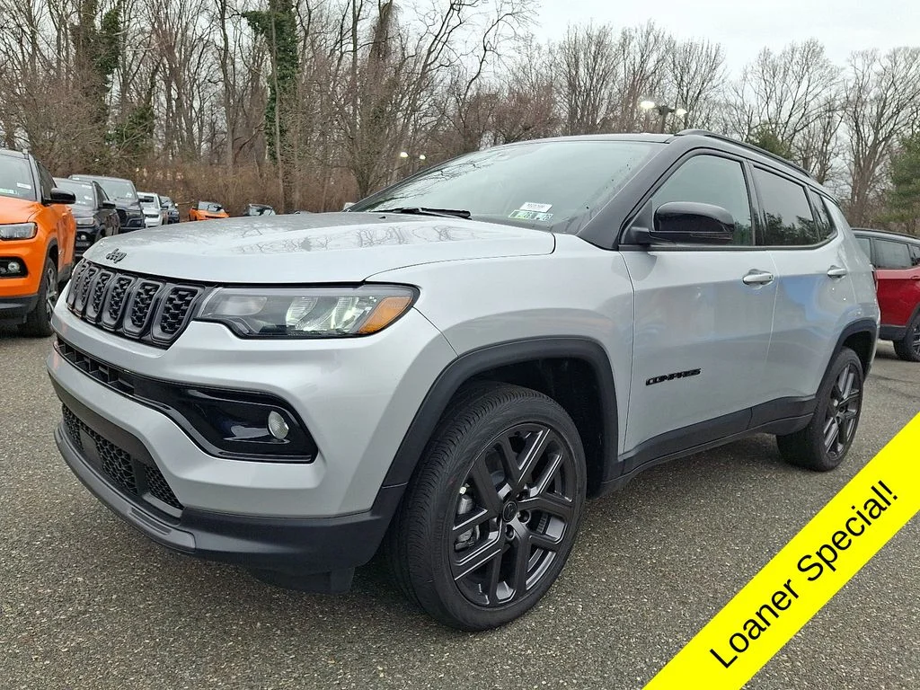 New 2025 Silver Zynith Metallic Clear-Coat Exterior Paint Jeep Limited image 2