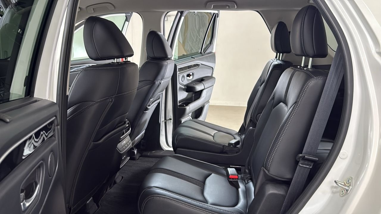 Used 2023 White Honda EX-L image 15