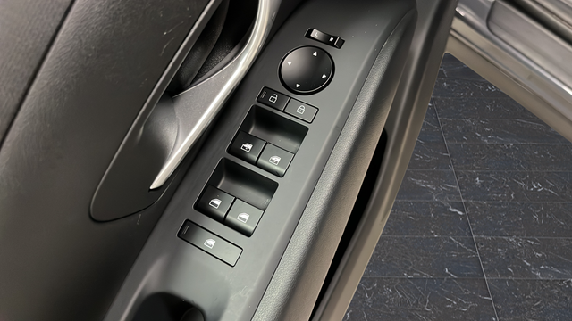 Used 2025 Ecotronic Gray Hyundai SEL Convenience image 21