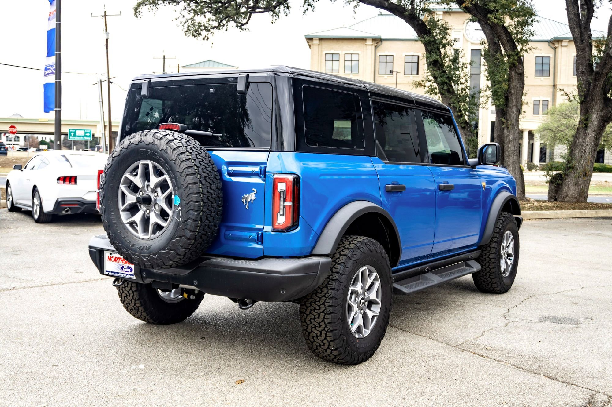 New 2025 Velocity Blue Metallic Ford Badlands image 4