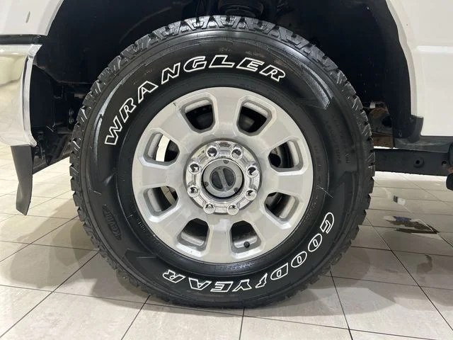 Certified Used 2024 Oxford White Ford XLT image 27
