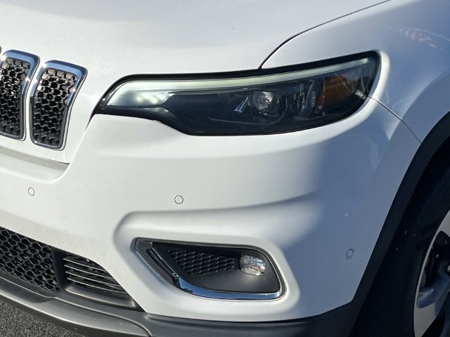 Used 2019 White Jeep Limited image 10