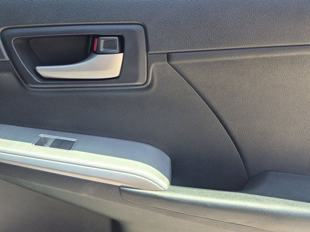 Used 2014 Magnetic Gray Metallic Toyota SE image 8