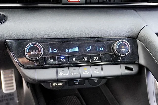 Used 2025 Gray Hyundai SEL Sport image 25