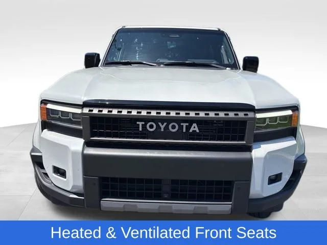 Used 2024 Wind Chill Pearl Toyota Base image 12