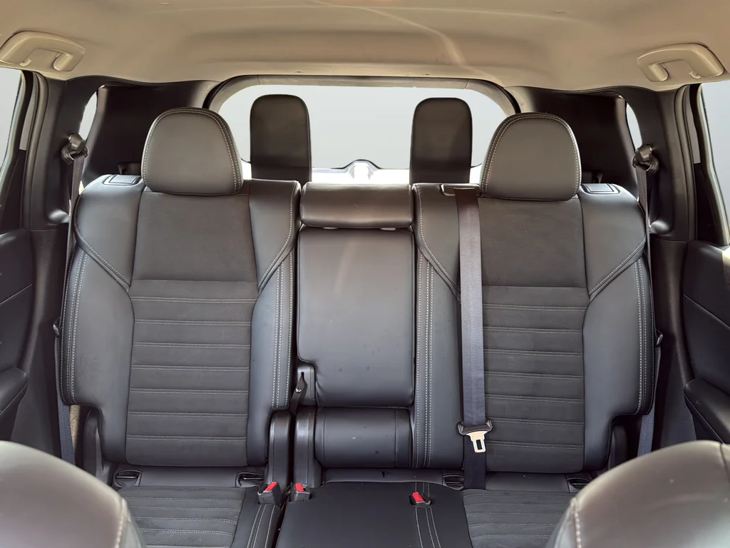 Used 2024 Silver Mitsubishi SE image 26