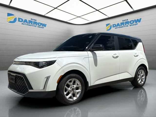 Used 2023 White Kia S image 1