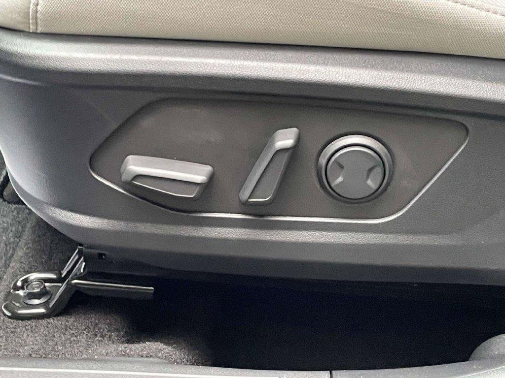 New 2026 Black Hyundai SEL Plus AWD image 17