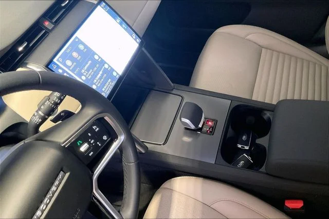 Used 2025 Blue Land Rover S image 23