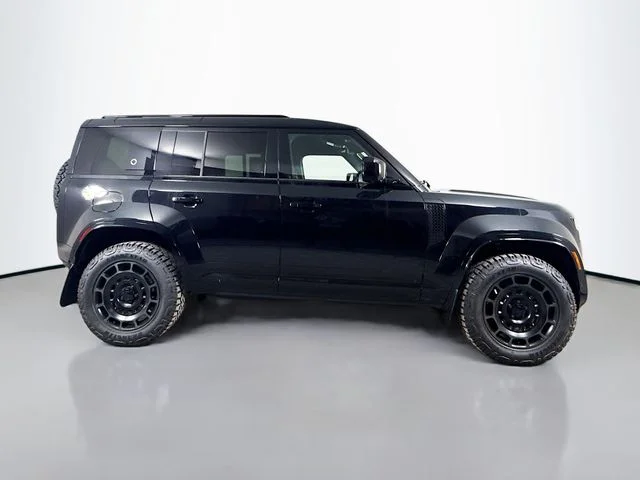 New 2026 Narvik Black Land Rover OCTA Black image 4