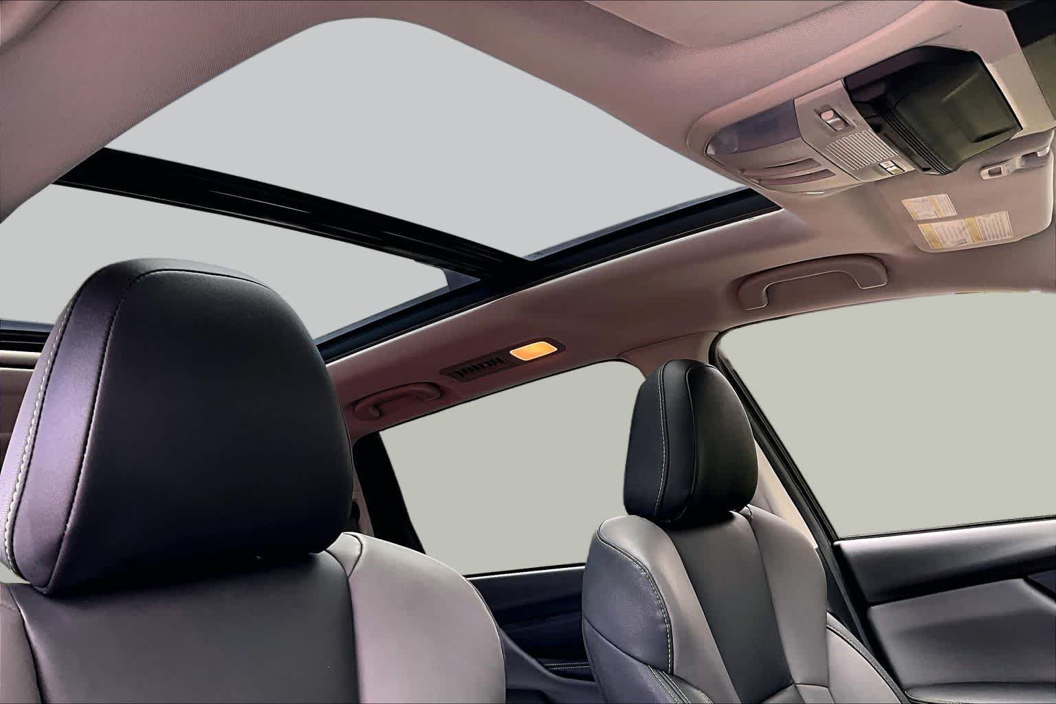 Used 2023 Crystal White Pearl Subaru Onyx Edition image 14
