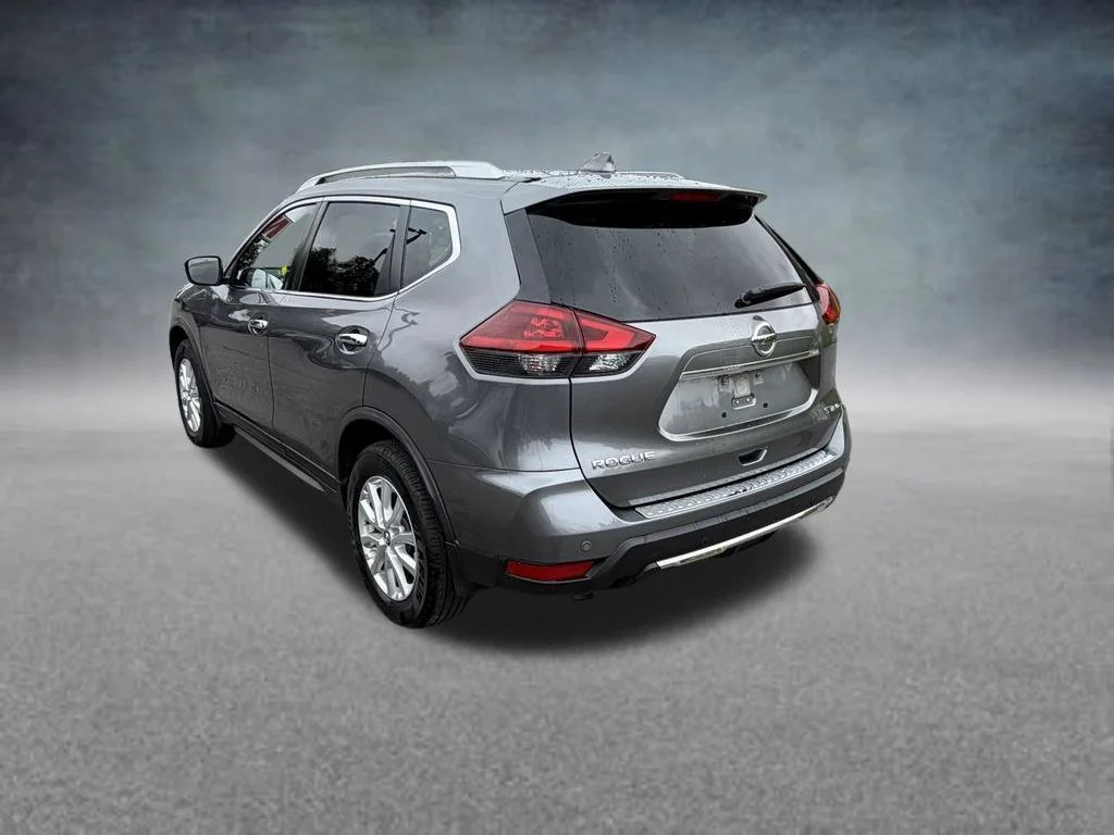 Used 2020 Gray Nissan SV image 3