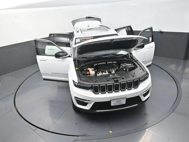 Used 2022 White Jeep 4xe image 31