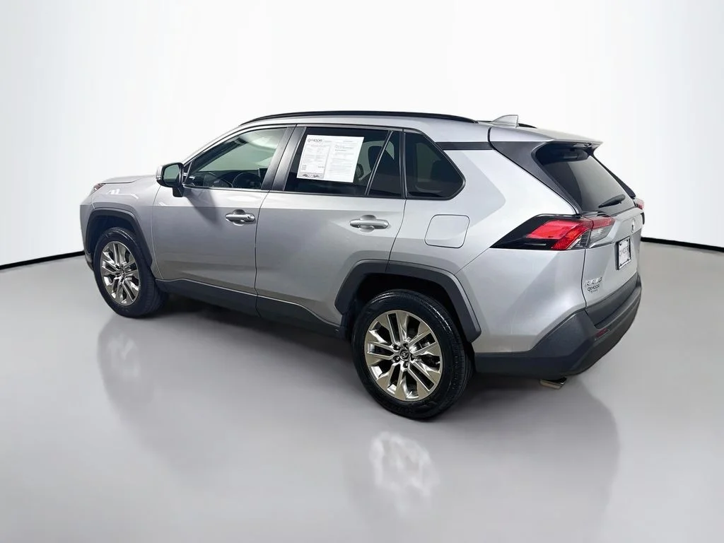 Certified Used 2019 Silver Sky Metallic Toyota XLE Premium image 5