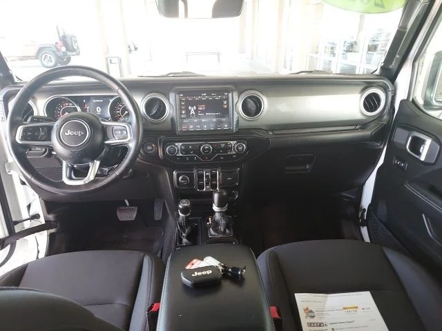 Used 2022 White Jeep Unlimited Sahara image 16
