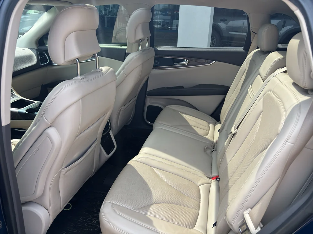 Used 2019 Blue Lincoln Reserve image 9
