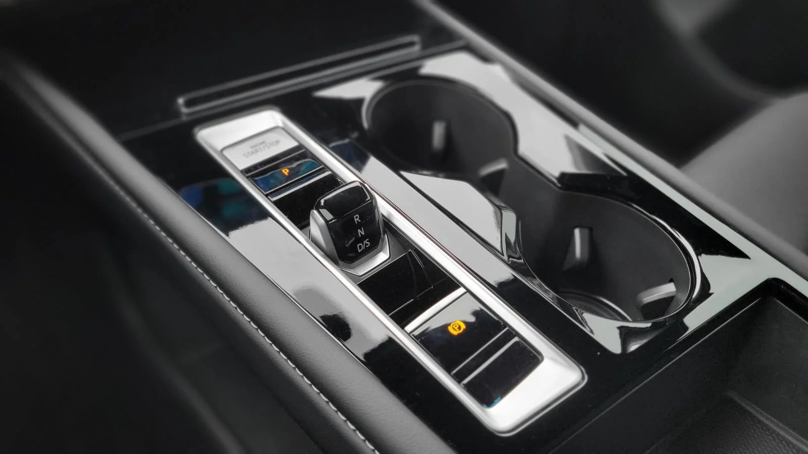 2026 Volkswagen Atlas Cross Sport SE w/Tech - Photo 32