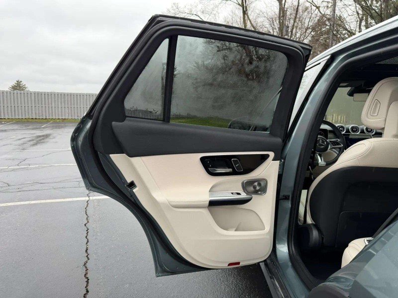 Used 2025 Verde Silver Metallic Mercedes-Benz GLC 300 image 20