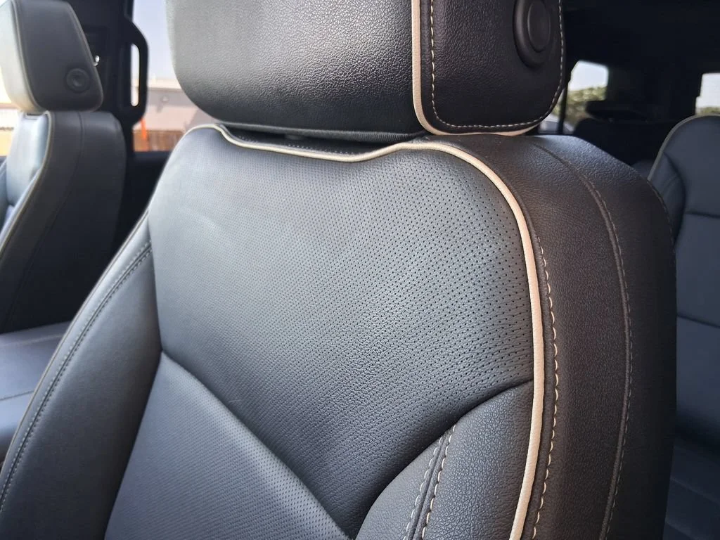 Used 2025 Summit White GMC Elevation image 20