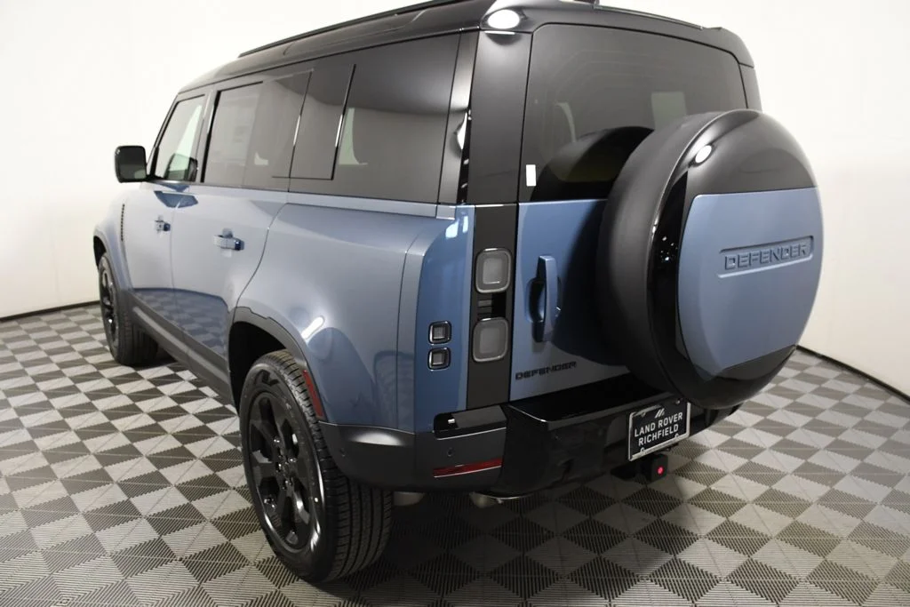 New 2026 Tasman Blue Land Rover S image 4
