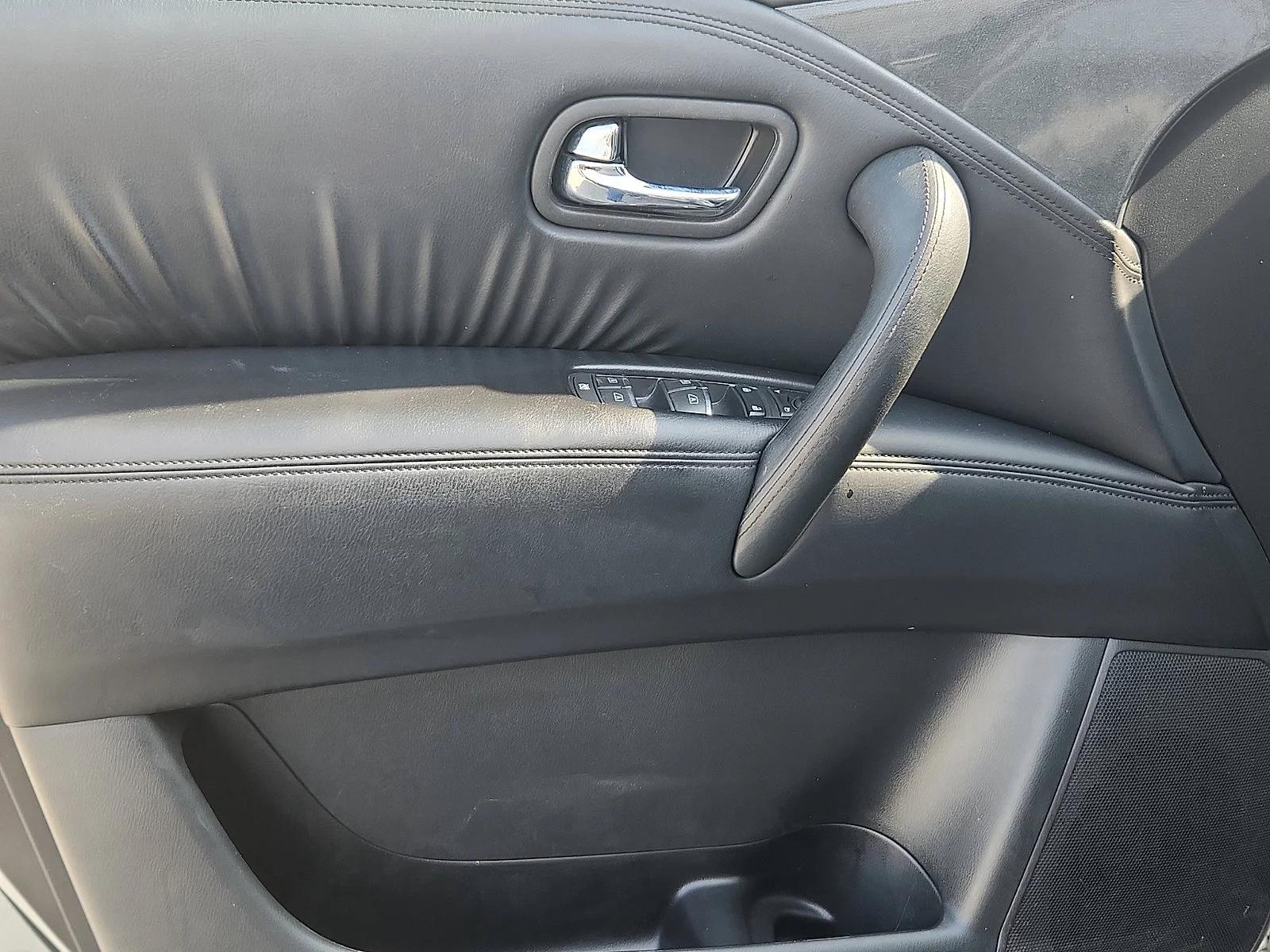 Used 2022 Silver Nissan SV image 13